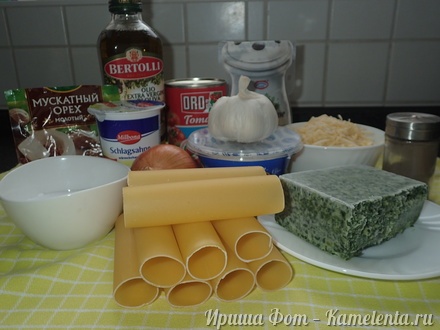 Приготовление рецепта Каннеллони со шпинатом, рикоттой и томатным соусом шаг 1