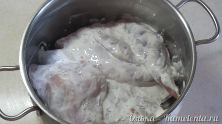 Приготовление рецепта Кролик в сметане, запеченный в духовке шаг 3