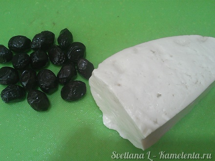 Приготовление рецепта Маринованная брынза с оливками шаг 2
