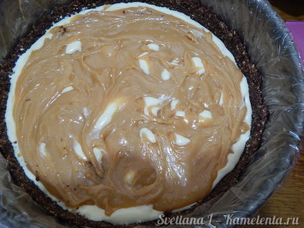 Приготовление рецепта Молочный торт с карамелью и шоколадом шаг 6