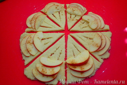 Приготовление рецепта Яблочные кармашки из творожного теста шаг 7