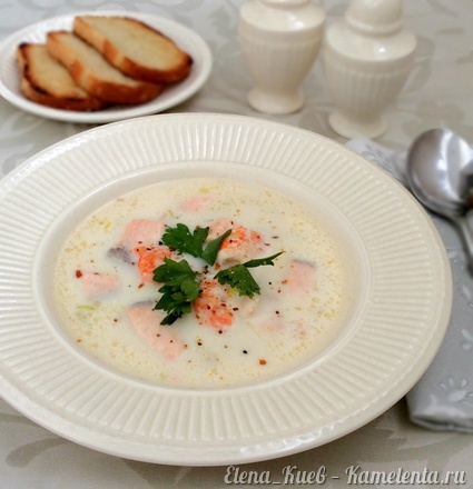 Приготовление рецепта Сырный суп с семгой и креветками шаг 13