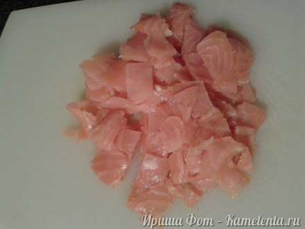 Приготовление рецепта Паста в сливочном соусе с лососем  шаг 3