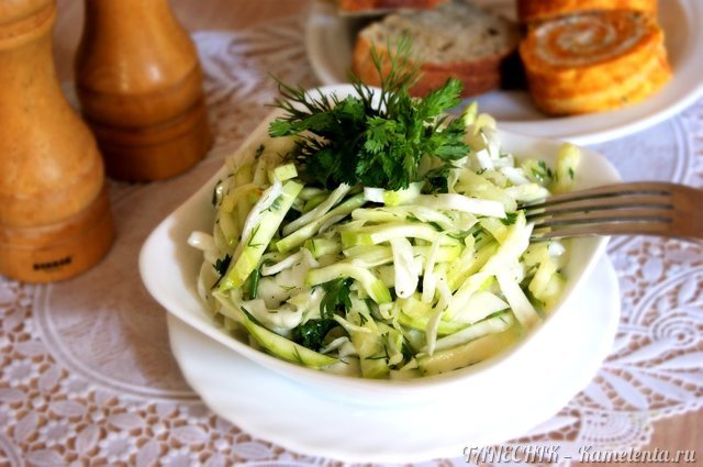 Рецепт сочного салата с кабачком и капустой