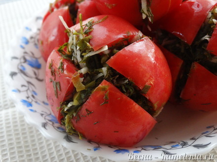 Приготовление рецепта Малосольные помидоры с зеленью шаг 10