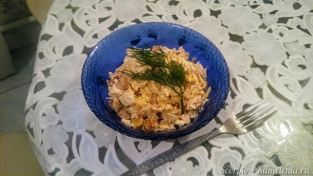 Рецепт салата с курицей и жареным луком
