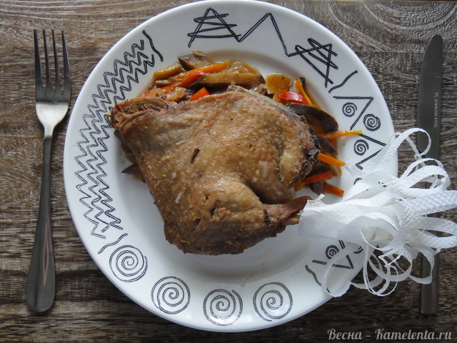 Рецепт утки запечённой в рукаве на овощной подушке