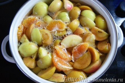 Приготовление рецепта Яблочно-мандариновый компот шаг 3