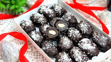 Рецепт Натуральные конфеты "Финики с миндалем в шоколаде"