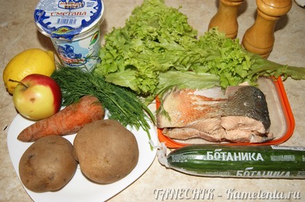 Приготовление рецепта Салат с отварной красной рыбой шаг 1