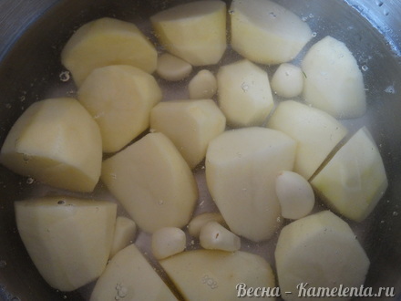 Приготовление рецепта Картофельное пюре с чесноком шаг 3