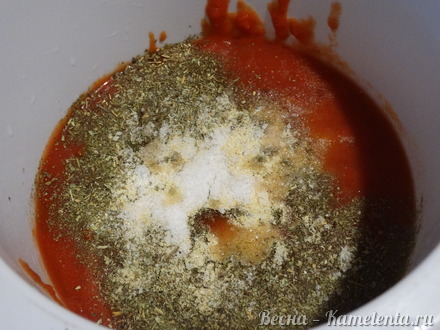Приготовление рецепта Куриная грудка в томатах с сыром сулугуни шаг 2