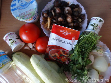 Приготовление рецепта Грибное рагу с кабачками в сметанном соусе шаг 1