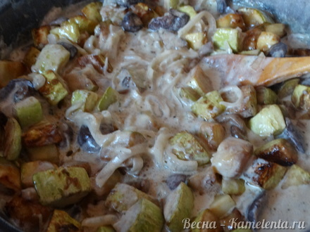 Приготовление рецепта Грибное рагу с кабачками в сметанном соусе шаг 8