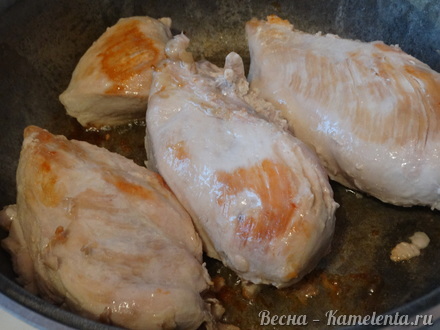 Приготовление рецепта Куриная грудка с маслинами шаг 2