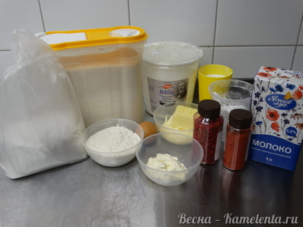 Приготовление рецепта Ванильные капкейки с сублимированной малиной и клубникой шаг 1