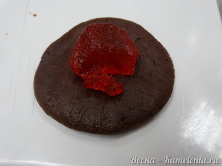 Приготовление рецепта Шоколадное печенье с джемом шаг 9