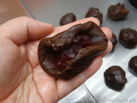 Приготовление рецепта Шоколадное печенье с джемом шаг 10