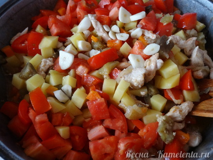 Приготовление рецепта Гивеч с мясом цыплёнка или проще говоря, овощное рагу шаг 7