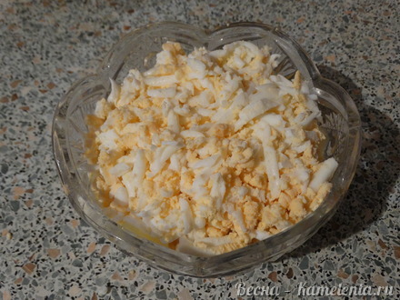 Приготовление рецепта Салат с курочкой и ананасами шаг 6