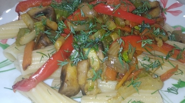 Рецепт Паста TORTIGLIONI с сельдереем, кабачком, красным сладким перцем и шампиньонами