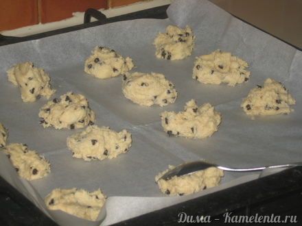 Приготовление рецепта Американское печенье с шоколадными &quot;каплями&quot; (Сhocolate chip cookies) шаг 6