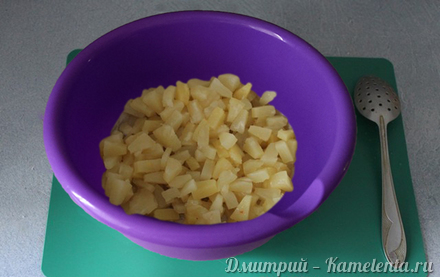 Приготовление рецепта Ананасы с чесноком и сыром шаг 2