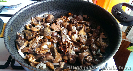 Приготовление рецепта Куриные грудки в соевом соусе с грибами шаг 5