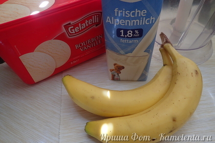 Приготовление рецепта Молочно-банановый коктейль шаг 1