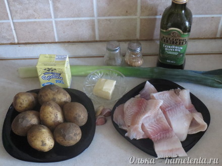 Приготовление рецепта Рыба в сливочном соусе с картофелем и луком пореем шаг 1