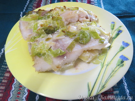 Приготовление рецепта Рыба в сливочном соусе с картофелем и луком пореем шаг 13