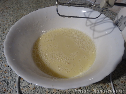 Приготовление рецепта Медовые кексы с шоколадной начинкой шаг 3