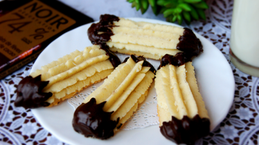 Рецепт Венское печенье с шоколадными хвостиками