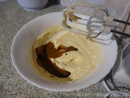 Приготовление рецепта Мраморный кофейный кекс шаг 11