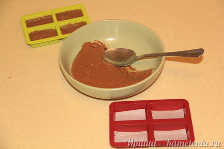 Приготовление рецепта Кофейные мини маффины с орехом пекан и белым шоколадом шаг 8