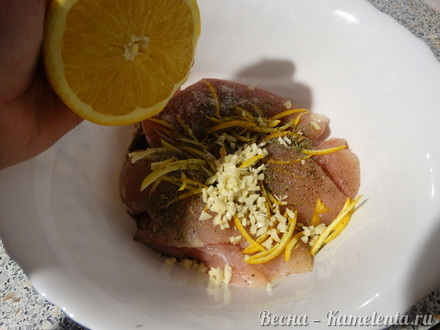 Приготовление рецепта Дуэт курочки и манго с тонкой ноткой апельсина шаг 10