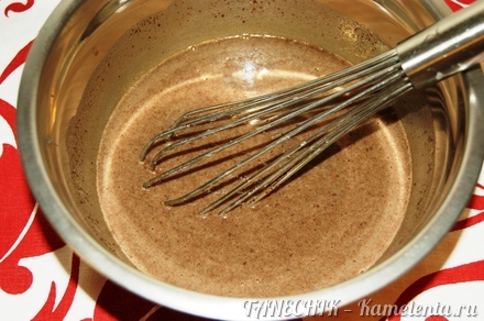 Приготовление рецепта Шоколадный кекс с &quot;сюрпризом&quot; шаг 9