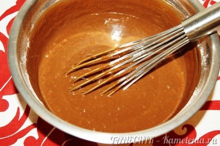 Приготовление рецепта Шоколадный кекс с &quot;сюрпризом&quot; шаг 10