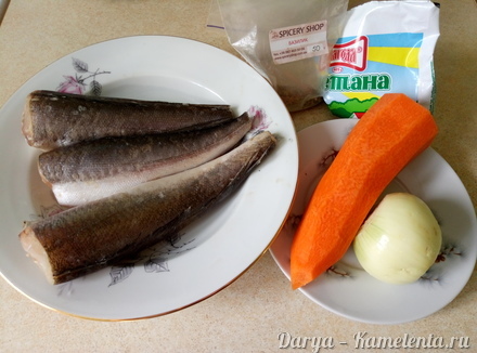 Приготовление рецепта Хек запеченный с морковью и луком шаг 1