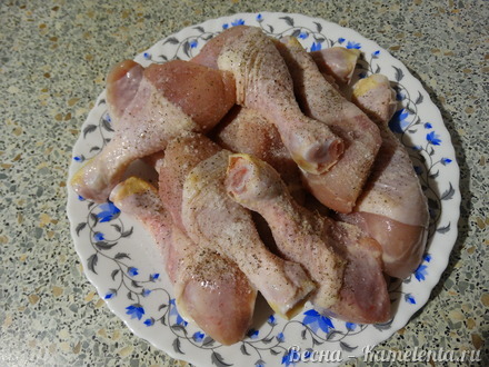 Приготовление рецепта Куриные голени в сливочном соусе шаг 2