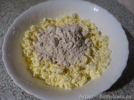 Приготовление рецепта Диетические сырники с грушей шаг 4