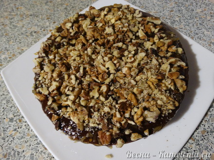 Приготовление рецепта Шоколадный пирог с джемом и грецкими орехами шаг 10