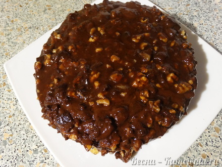 Приготовление рецепта Шоколадный пирог с джемом и грецкими орехами шаг 11