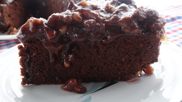 Рецепт Шоколадный пирог с джемом и грецкими орехами