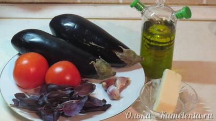 Приготовление рецепта Баклажаны, запеченные с помидорами и базиликом шаг 1