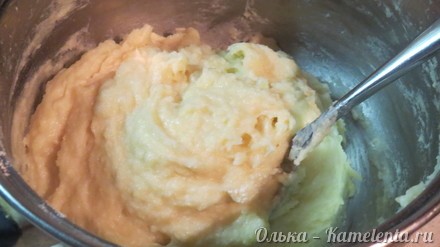 Приготовление рецепта Сосиски, запеченные в картофельном &quot;тесте&quot; шаг 3