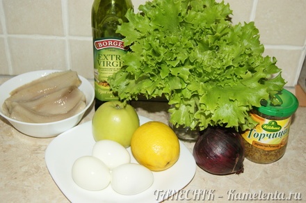 Приготовление рецепта Салат с сельдью и яблоком шаг 1