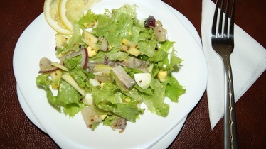 Салат с сельдью и яблоком