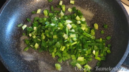 Приготовление рецепта Нежное клафути с черемшой и зеленым луком шаг 4