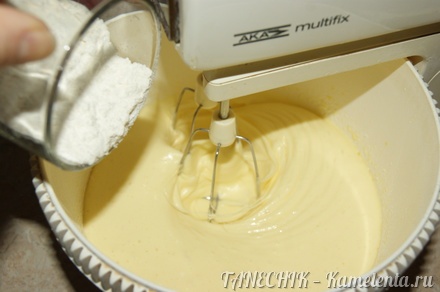 Приготовление рецепта Сырный сливочный торт шаг 3